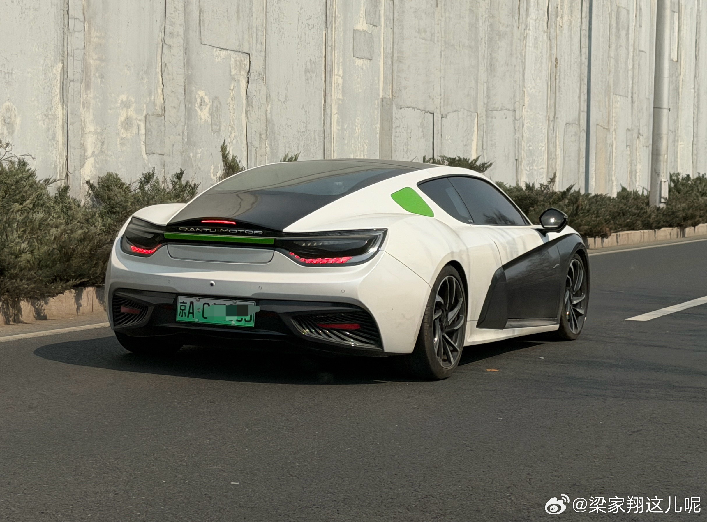 路遇超跑…前途K50已经很少见了还记得当年在三里屯那家门店，时代的眼泪之一吧？