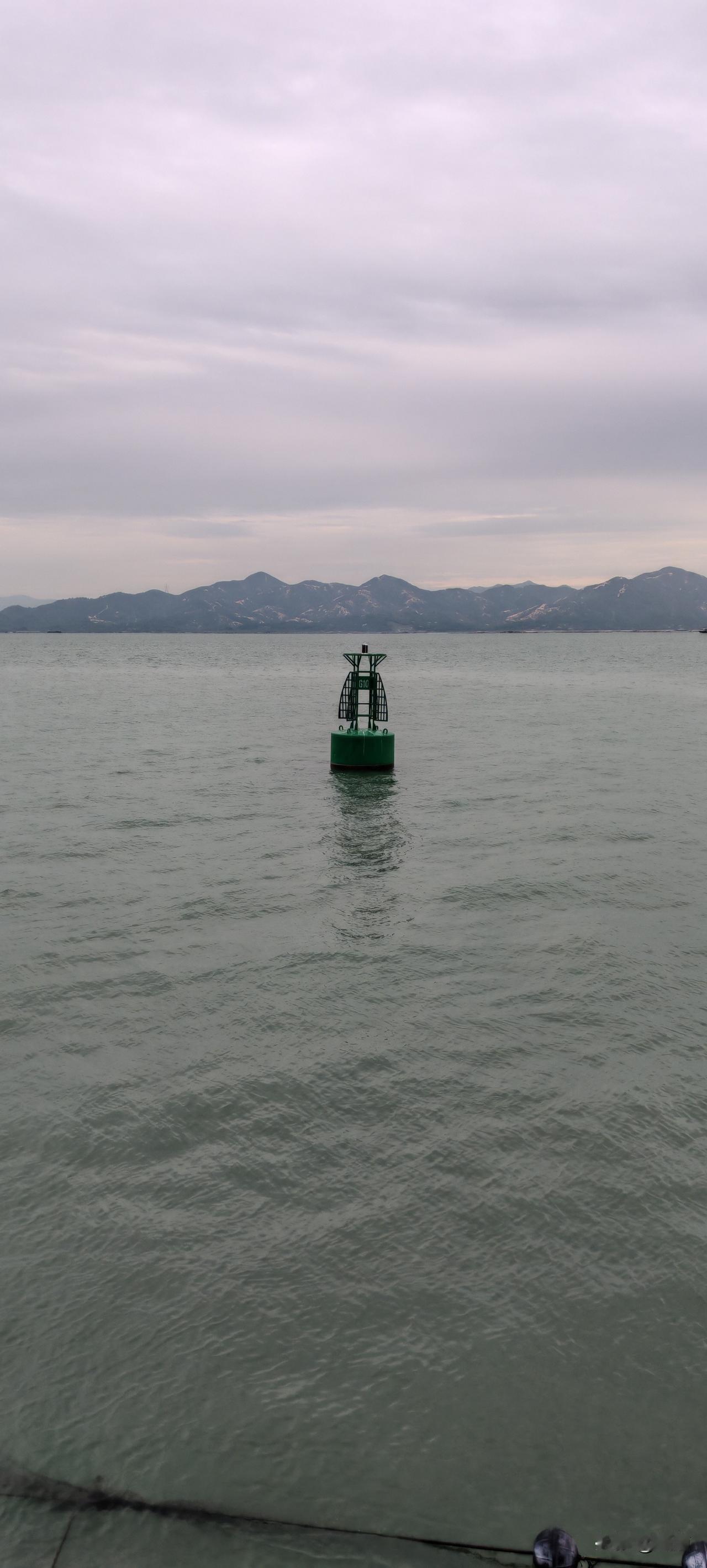 前几天我们村我一叫大婶儿的去世了，享年83岁。大叔退休前在教育岗位一直都是领导，