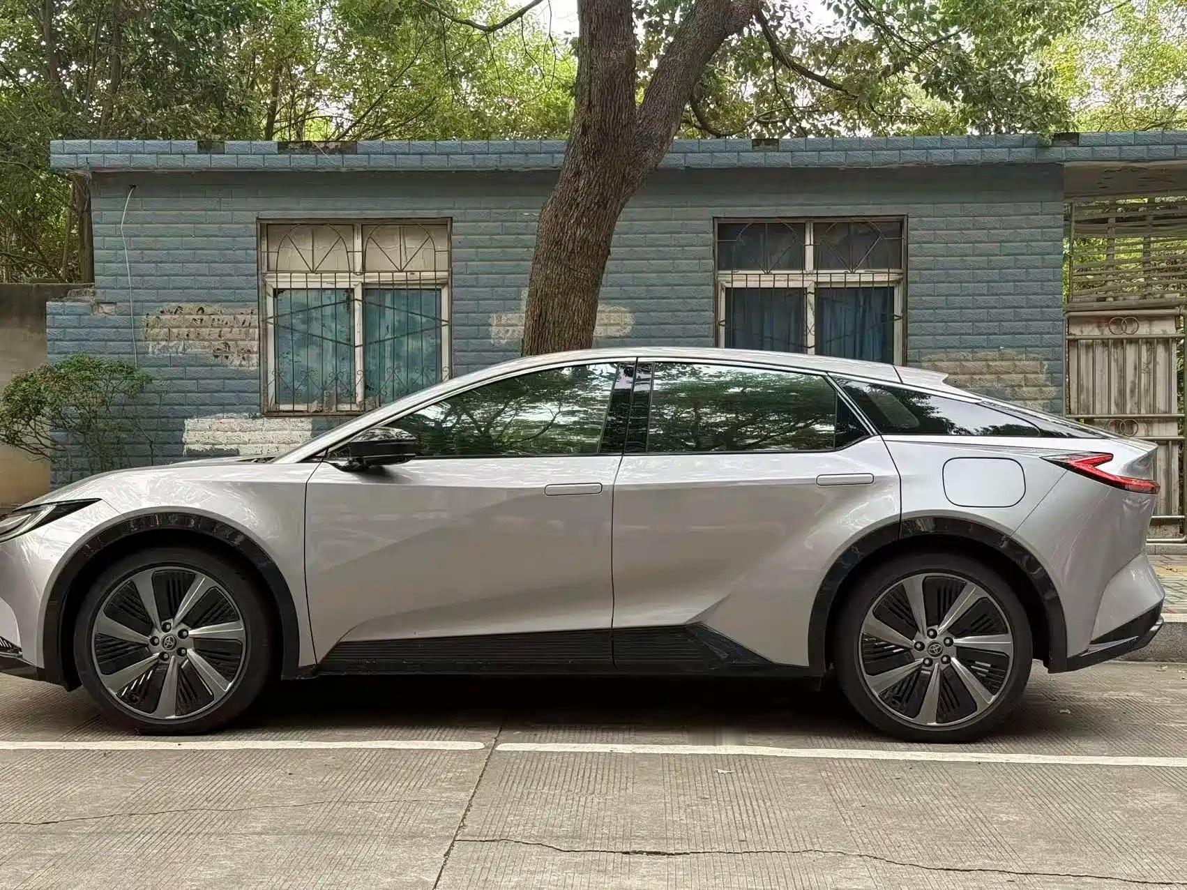 名爵MG7EV2026年9月上市，中型纯电轿跑，车身尺寸4895×1902×