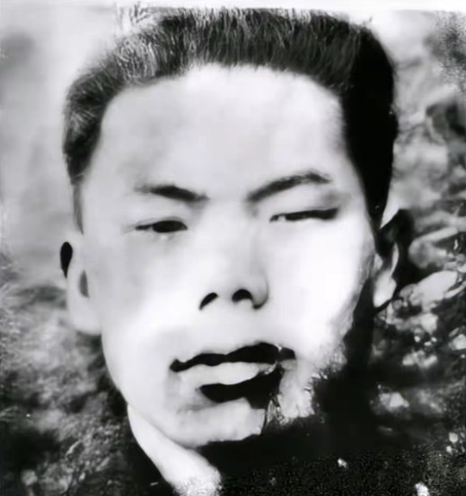 1952年深夜，朝鲜战场上志愿军战士都在熟睡，唯有一名战士因入党太激动，翻来覆去