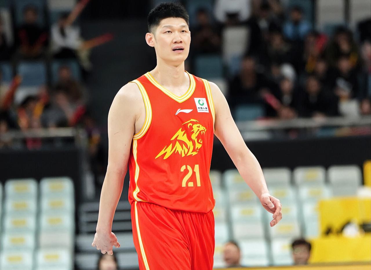 朱俊龙：大秋，我们半场就被深圳马可波罗给打花了，这是要留力打广东宏远吗？？？胡