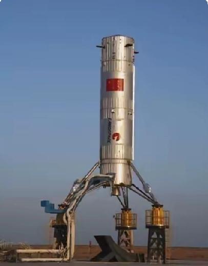 中国民企亮剑！朱雀三号发射改写航天格局中国民企蓝箭航天朱雀三号今日发射入轨