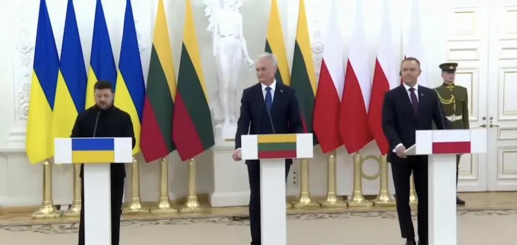 乌克兰总统泽连斯基在立陶宛首都维尔纽斯发表讲话时表示，乌克兰在任何情况下都不会将