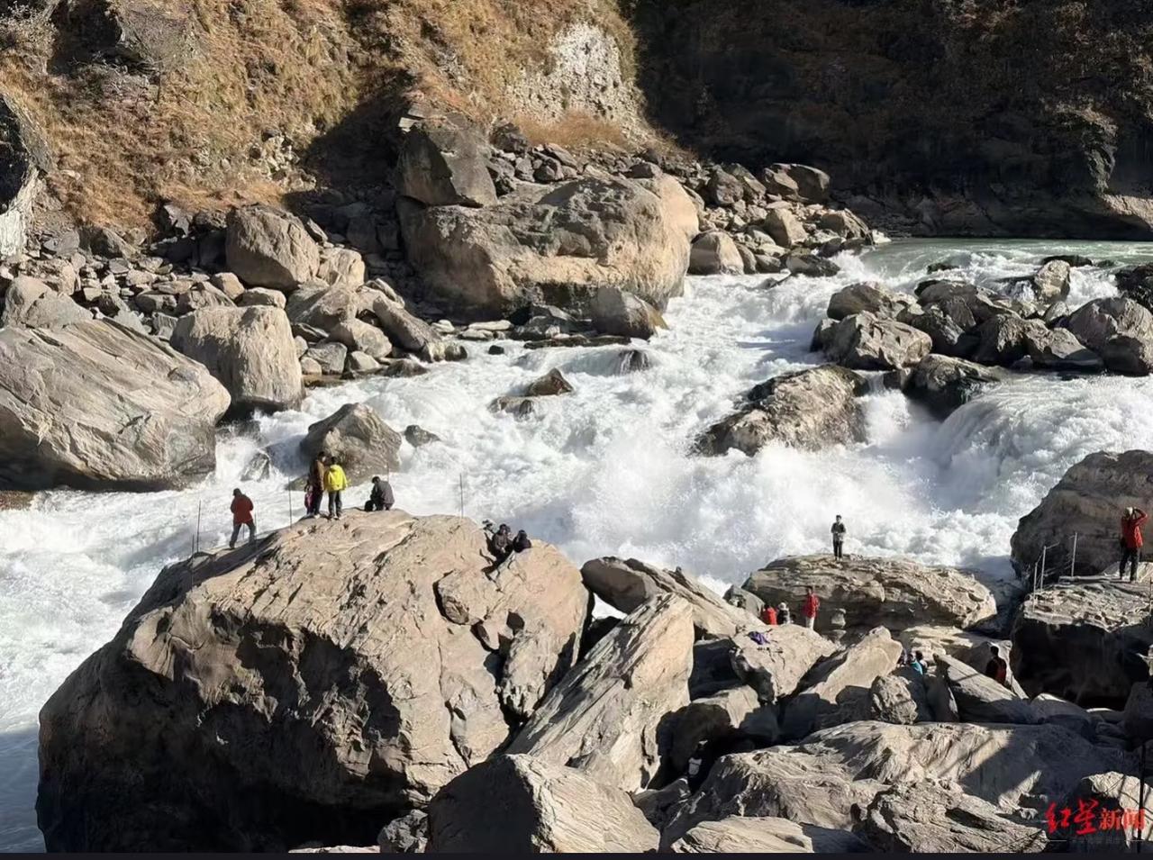 搜救了整整9天，在虎跳峡洗水杯的新郎确认离世，本以为他是被急流冲走的，没想到是人