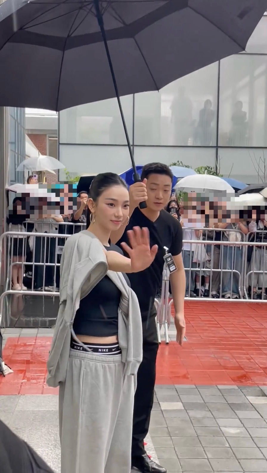 保安看了想闭眼​​​