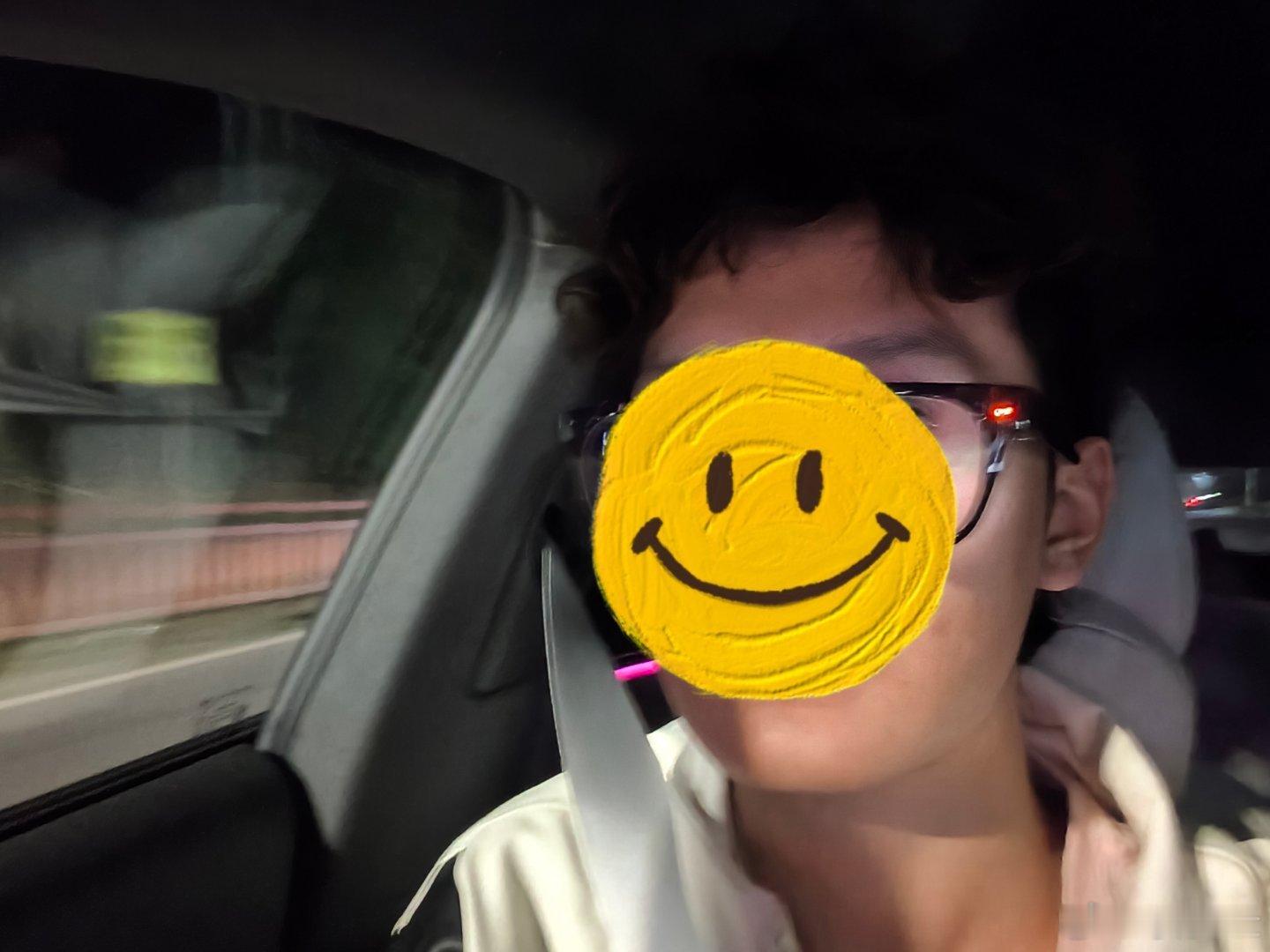 智能眼镜偷拍不知道哪来的营销号，又来吵这种性别对立的隐私话题。什么锅都往产品上