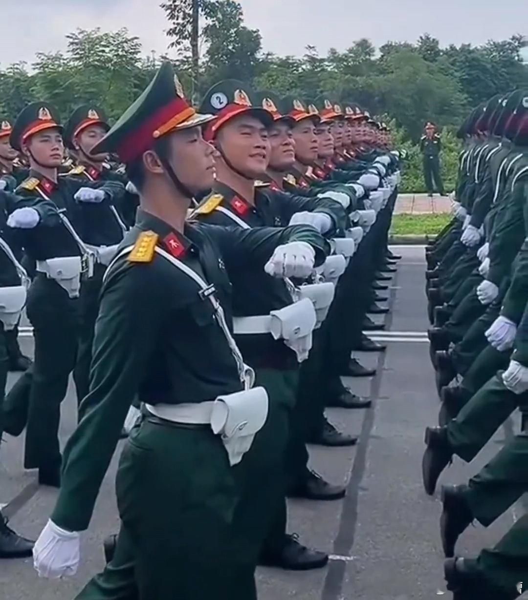 惨不忍睹，越南9.2大阅兵训练现场，正步走不齐，嬉皮笑脸要说全世界谁最爱学中国，