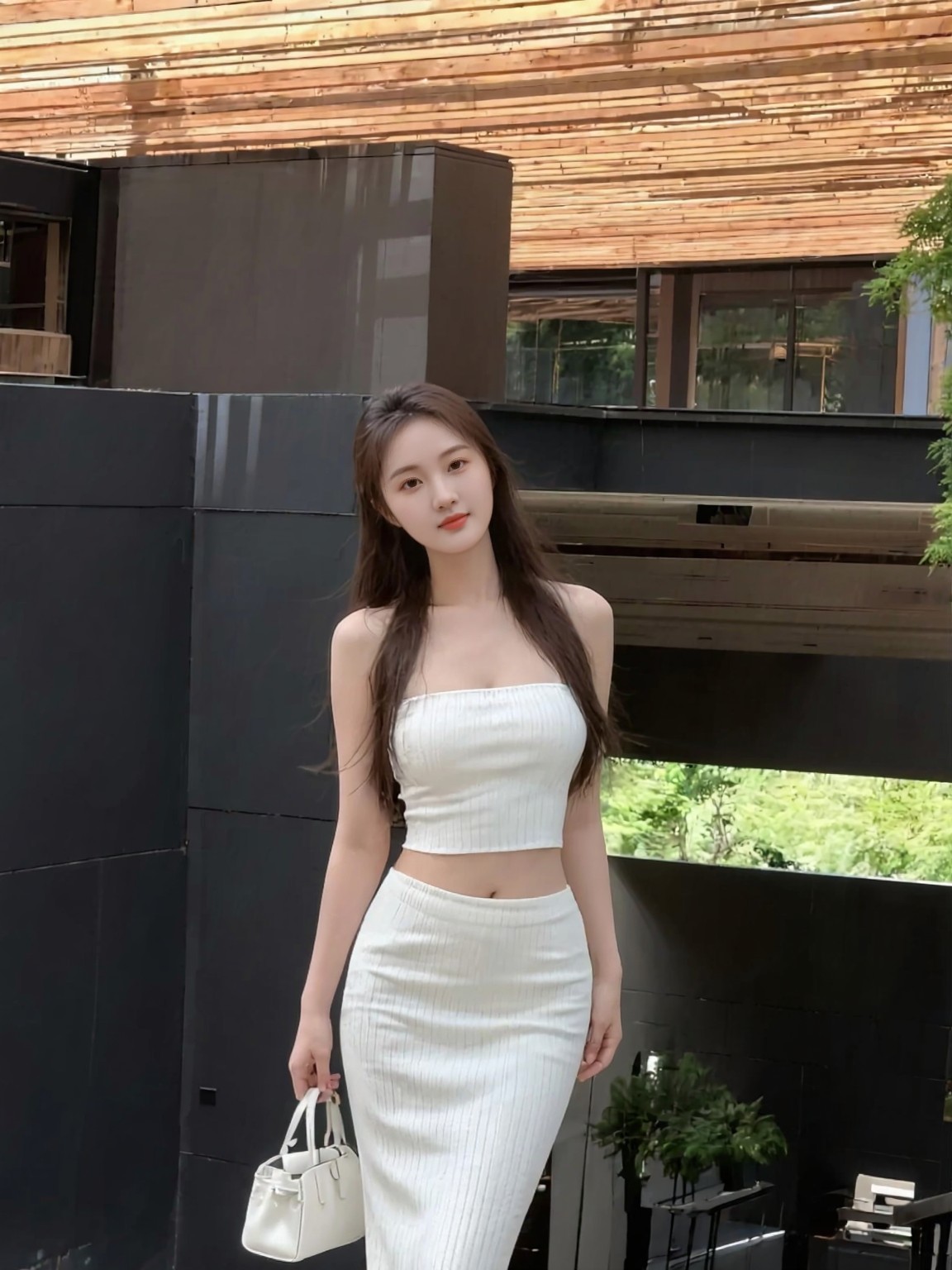 都市时尚少女，白色条纹裙装，优雅气质满满！👗💃