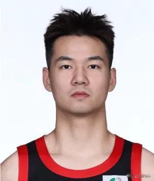 真是三十年河东三十年河西啊，上赛季指着贺希宁鼻子骂的孙浩钦，现在已经完全打不上球