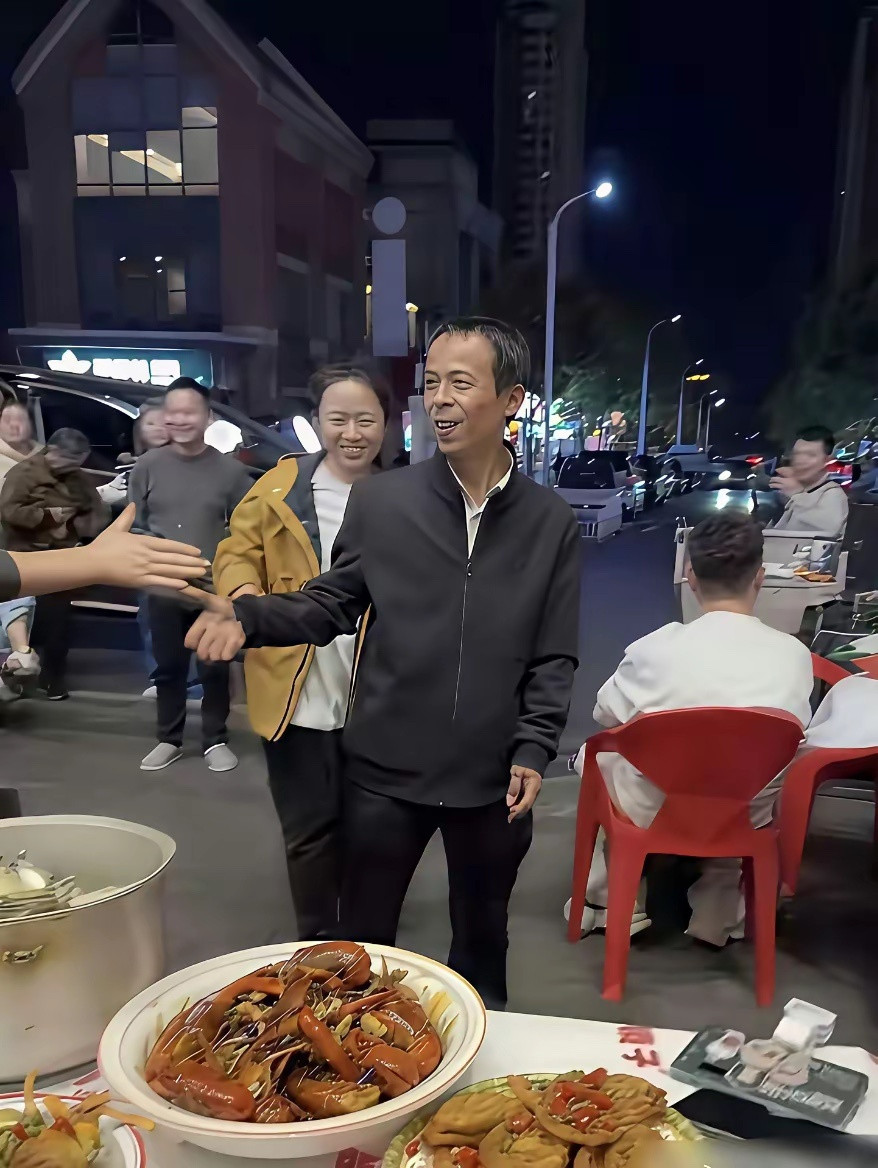 鸡排哥是真把自己当个人物了，出不了戏了