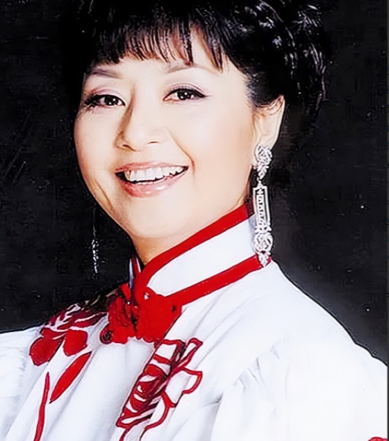1987年，31岁的殷秀梅嫁给大10岁的程志，结婚当晚送走宾客，殷秀梅忽然对程志