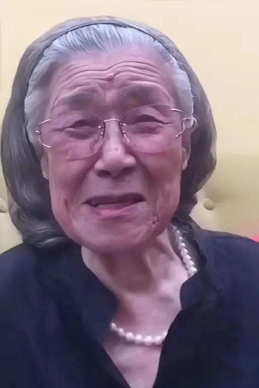 刚刷到消息，87版 《红楼梦》里刘姥姥的扮演者沙玉华老师走了，享年95岁。说实话
