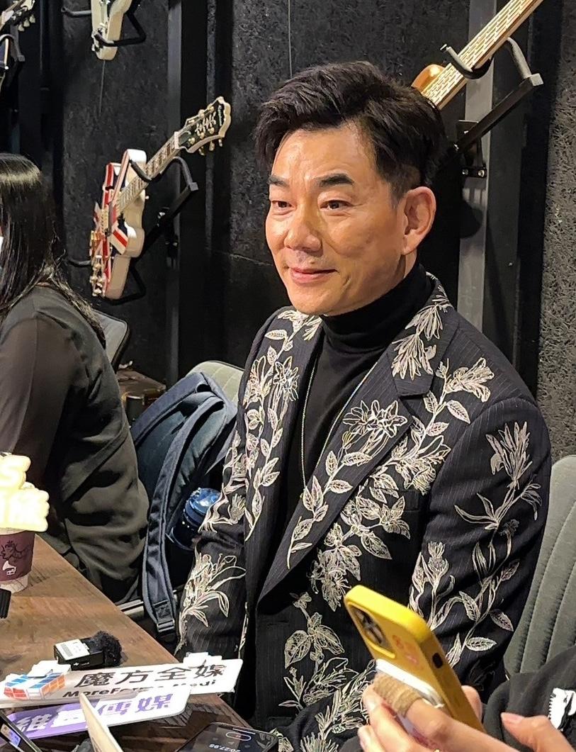 疯传任贤齐买下青岛一整条街，情歌王子变地产大亨，说他一边巡演，一边看房，走到哪买