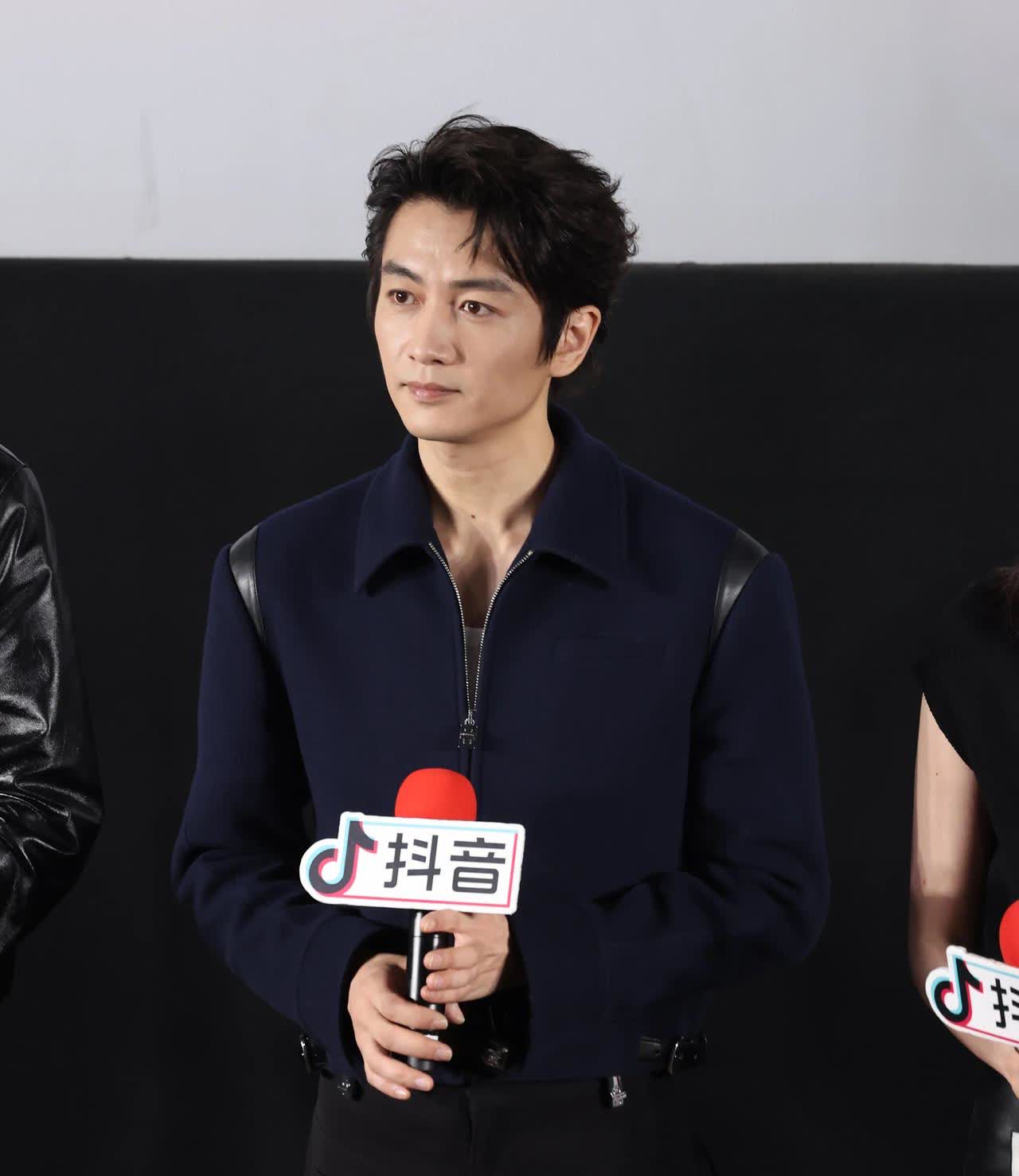 陈晓自从离婚后生活质量明显下降，当初他为了尽快解决离婚的事，将很多问题都用钱解决