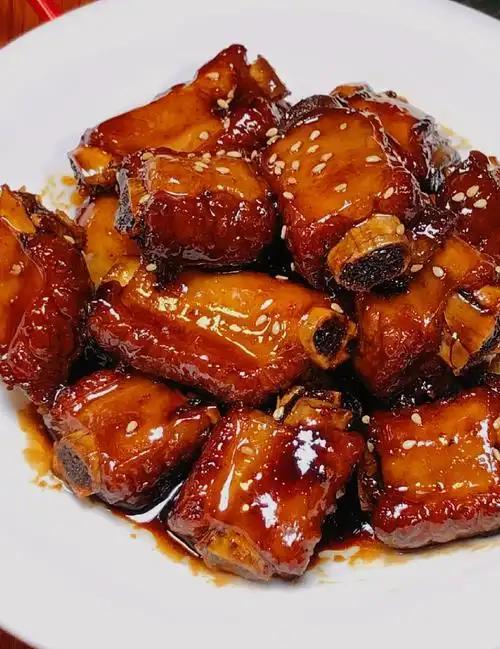 长沙口味湘菜小馆，这家店真的好下饭！壹楼七栋家常小馆美食推荐：1、老湘潭糖