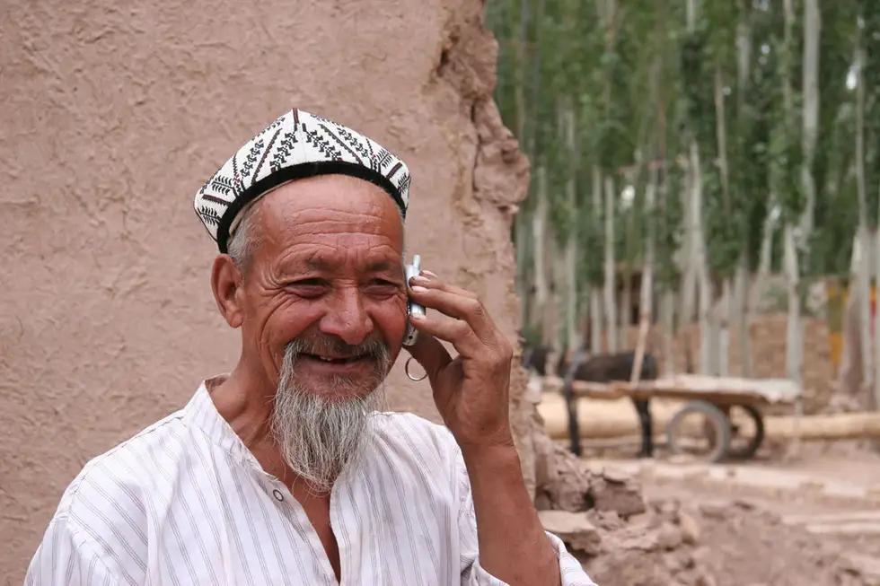 在新疆，我把十来斤葡萄忘在床底下。三个月后想起来，掀开床单一看，全成了葡萄干，一