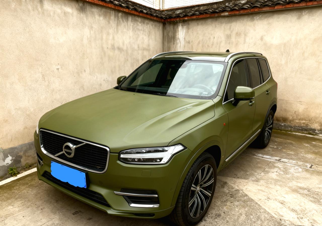 图1这台北京朋友的沃尔沃，它是一台比较特殊的车型，我们可以看到它的车标。这就是大