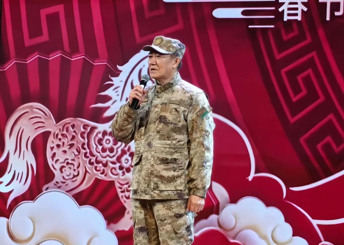 “李云龙”发话了，看来这次赖清德跑不了了。日前，南国利剑晚会特地邀请到了知名演