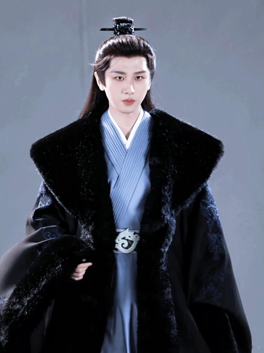 这身黑色大氅剧里没见过，只在海报和宣传里见过谢淮安到底死没死？成毅|长安二