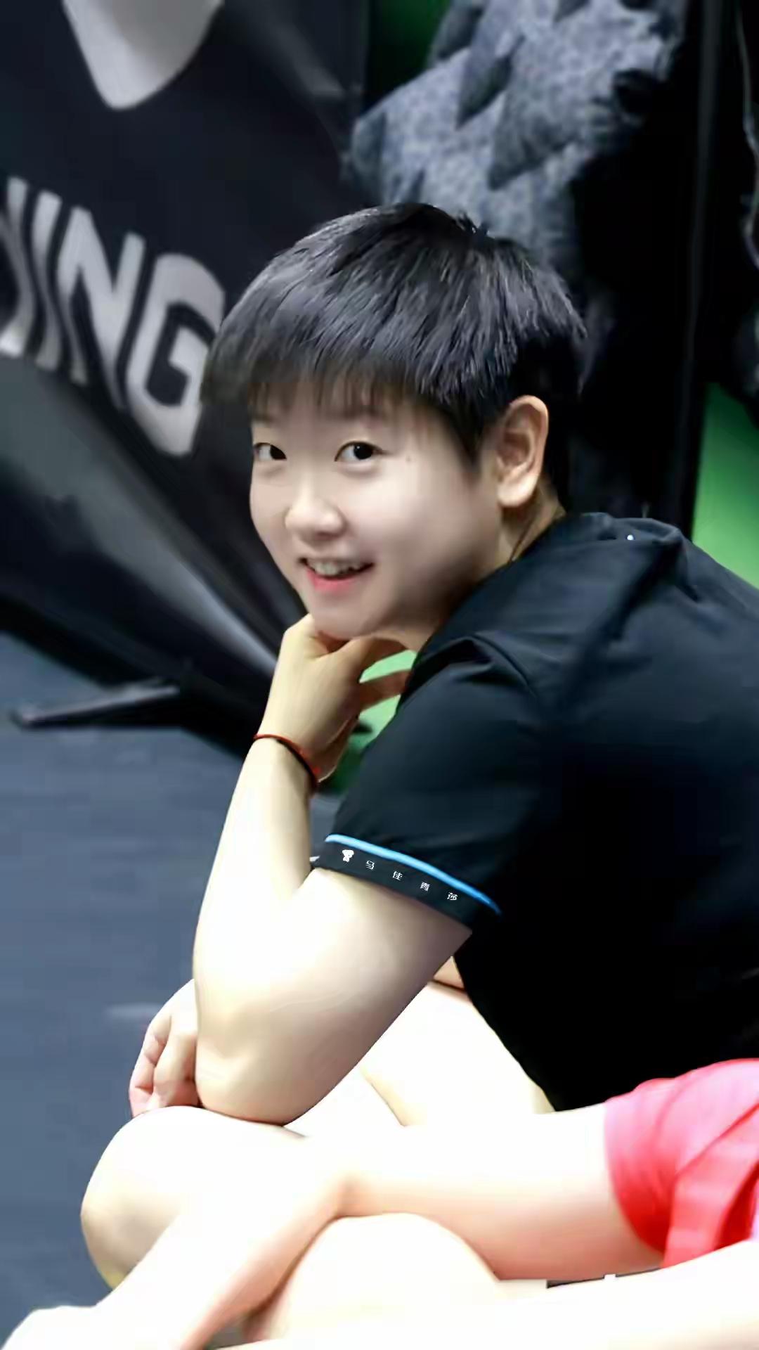 饭圈的脑回路真的很清奇，她们说：孙颖莎这么努力，这么辛苦，为国争光，你们为什么讨