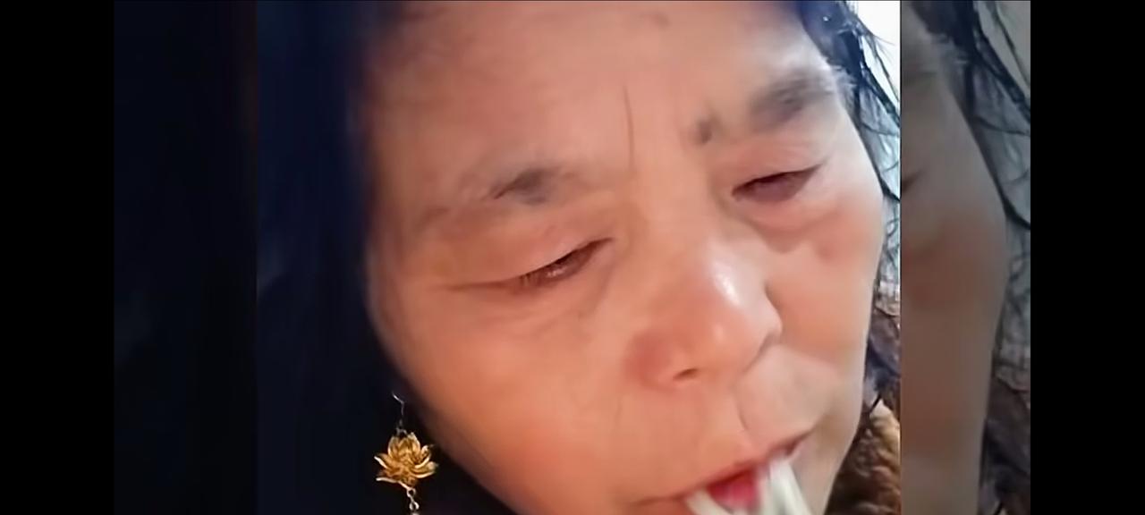 分享我这周有趣的事：吃好的，喝好的，穿好的，戴金的，好玩牌，好聊天，吃啥啥不剩，