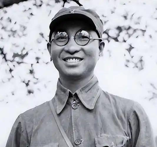 1945年，一场宴会上，美军将领为了讥讽陈赓，指着牛排、面包问道：“陈将军，这么