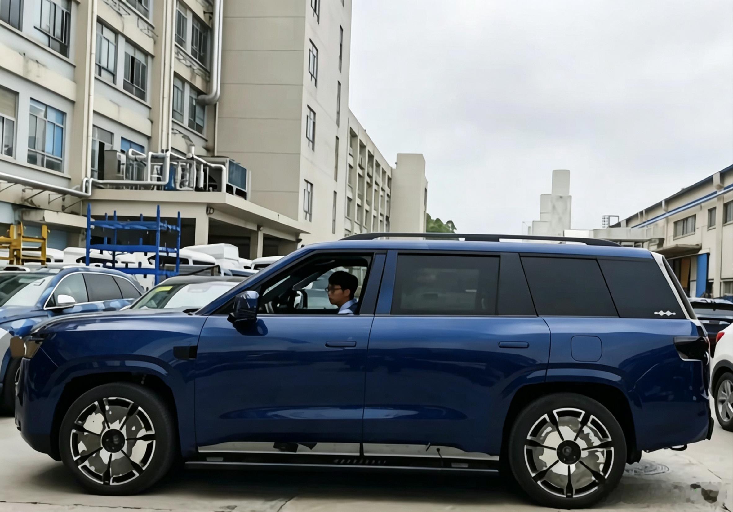 AI传说中的钛9，值得期待！方程豹