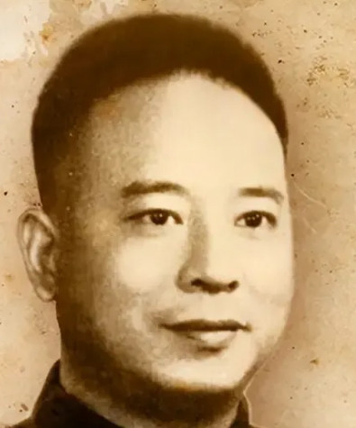 1948年，罗广斌身份暴露，他哥罗广文是国民党中将，特务不敢贸然动手，谁知罗广文