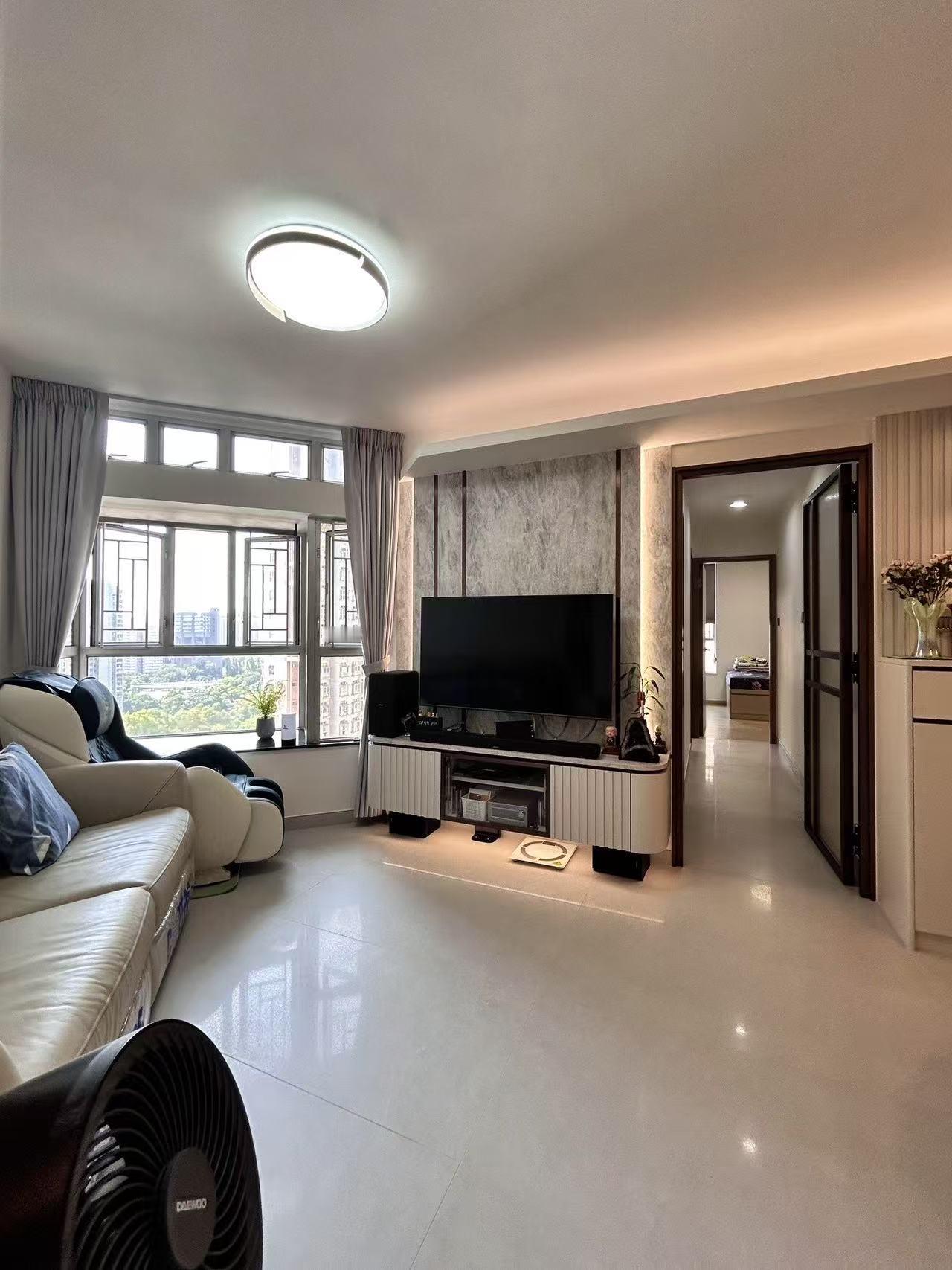 现在越来越多的爹妈，给儿子置办婚房的时候，都特意把房产证写在自己名下。房贷也都是