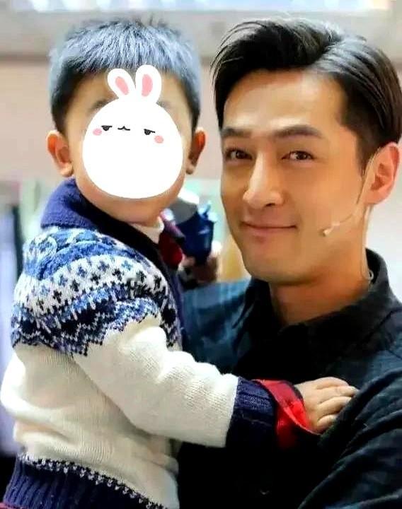 胡歌为了当个100分爸爸，真是什么都敢舍。他节奏慢下来，完全是因为家里。202