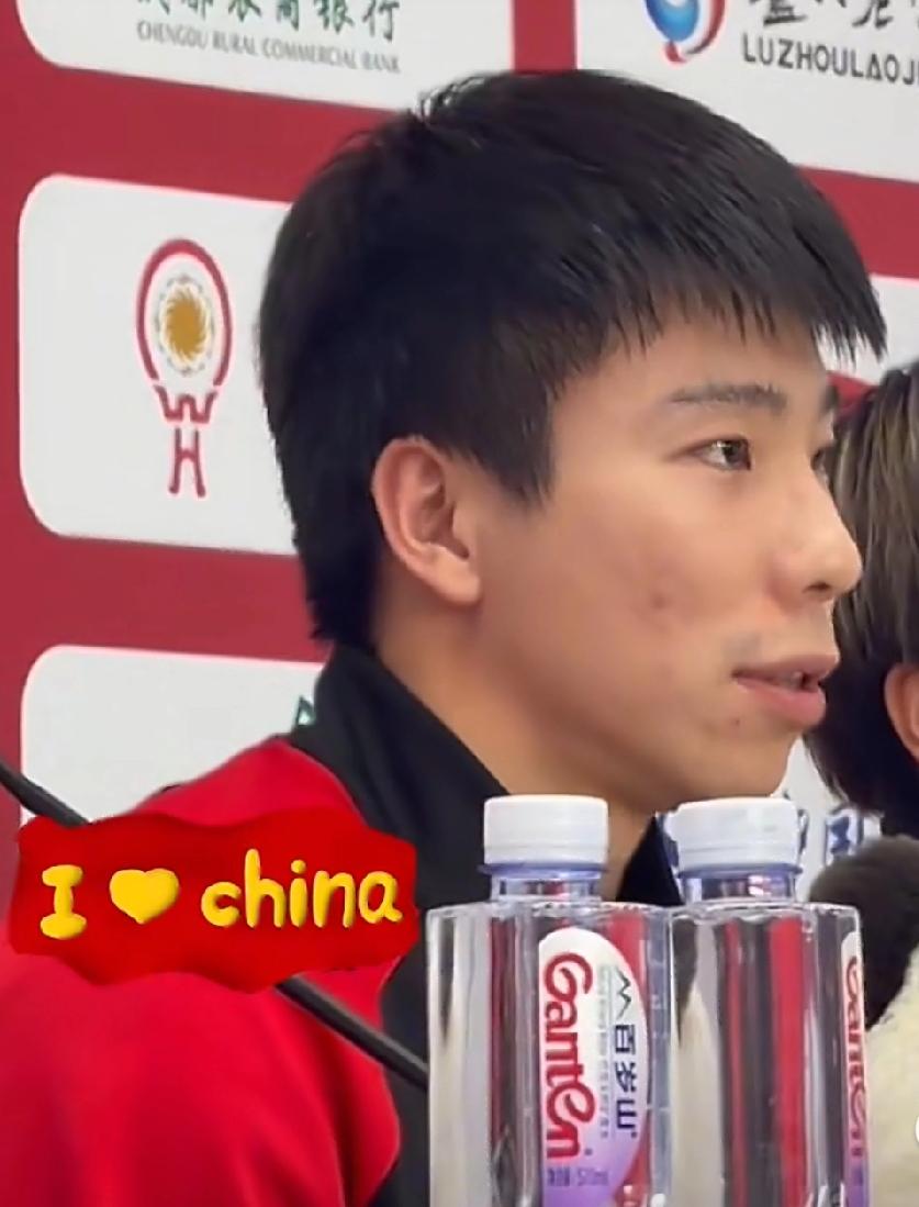 没想到，徐瑛彬因为王楚钦的一句暖心鼓励，也跟着火了一把。王楚钦这样说：胜利从