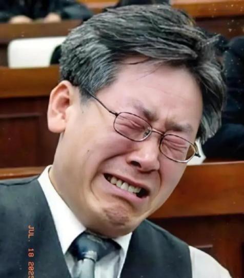 特朗普太狠了：李在明还没有到中国，美国就出手了，要捏韩国的七寸。 1月4日