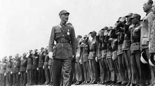 1927年蒋介石的突击视察：操练场里藏着的夺权野心1927年1月10日，蒋