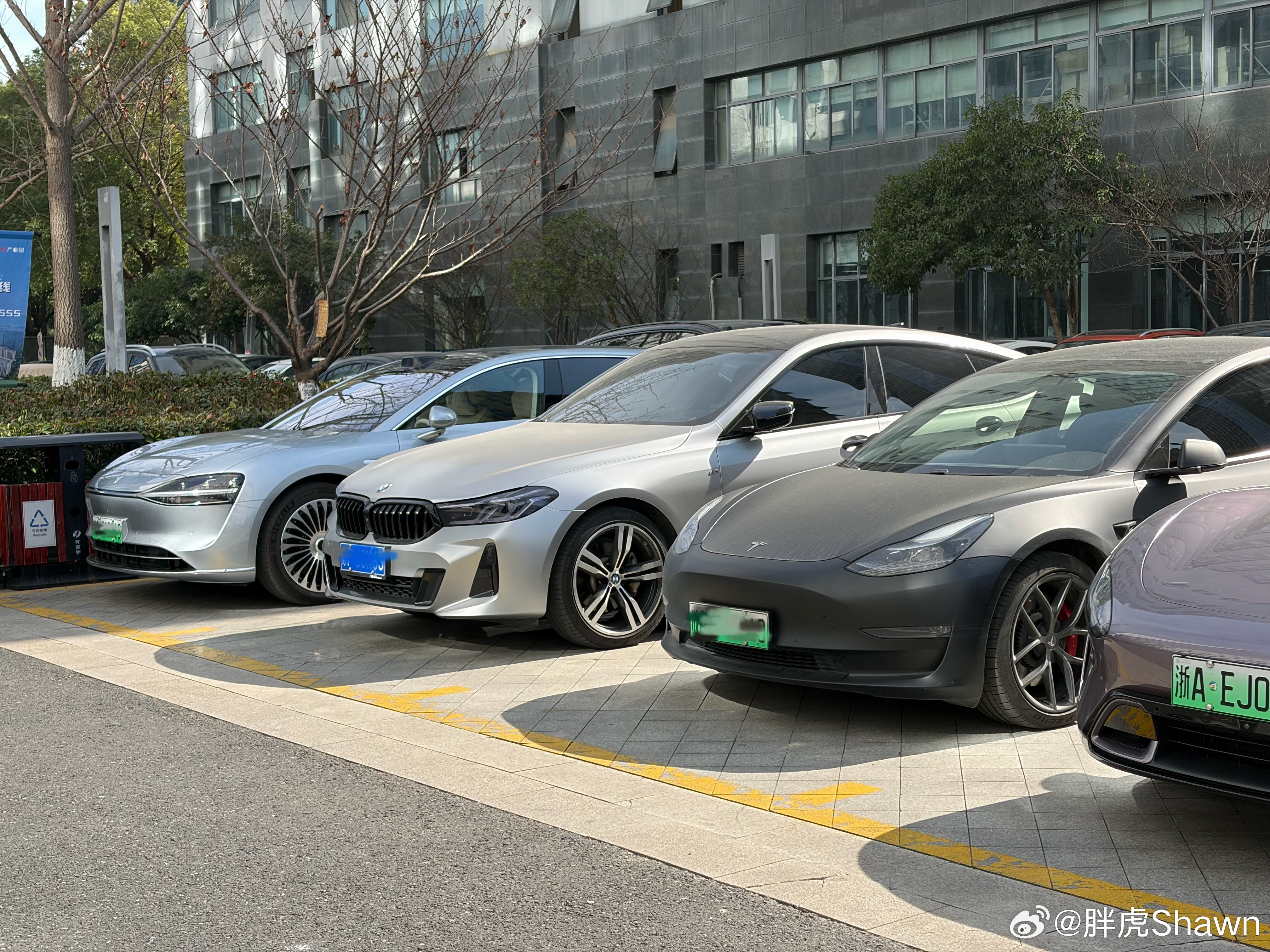 很想认识认识中间这位6gt车主，每天都来得比我早，走得比我晚