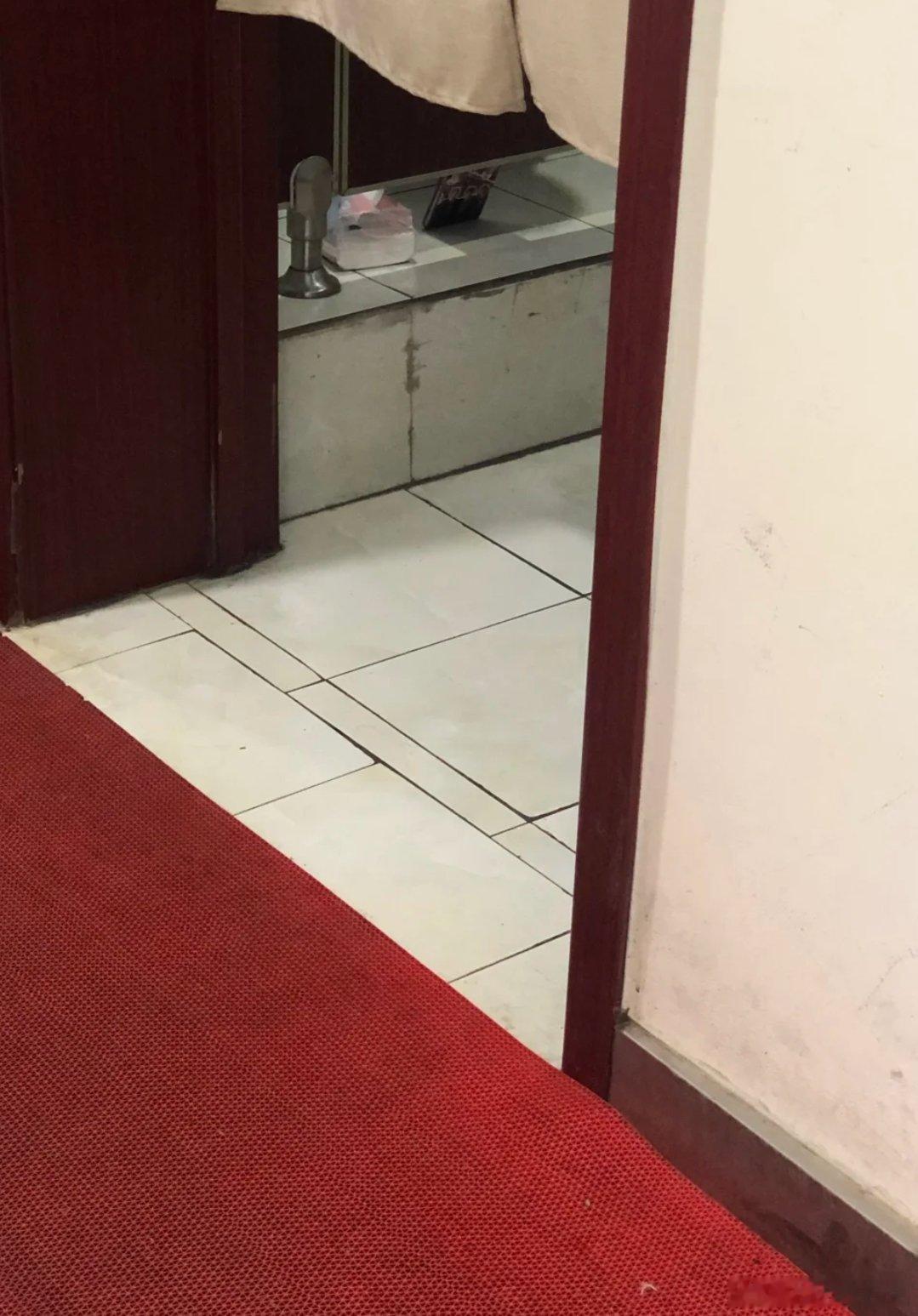 这是不是就是女厕所排队的原因？​​​