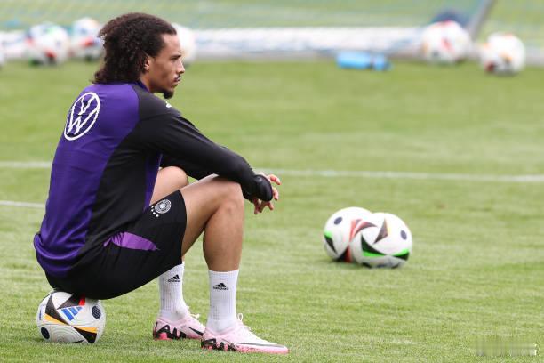 我看世界各地的国家队舆论环境都不太好，媒体鸡蛋里面挑骨头，球迷把芝麻大点P事儿弄