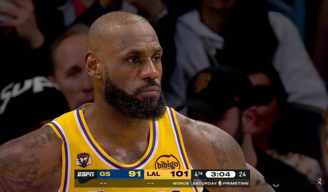 湖人巨星詹姆斯真是太狡猾了！在今天湖人主场以105：99击败勇士的赛后采访中，詹