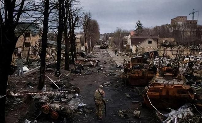 俄乌冲突彻底升级，短短24小时内，双方疯狂互扔“杀招”，当地时间2月12日凌晨，