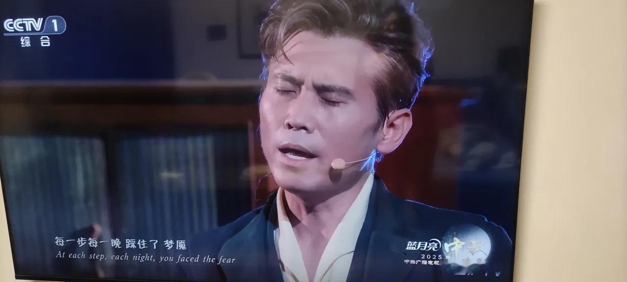 不知道什么时候起，央视晚会就变了样！昨晚央视的中秋晚会，​非常无语，唱歌的基