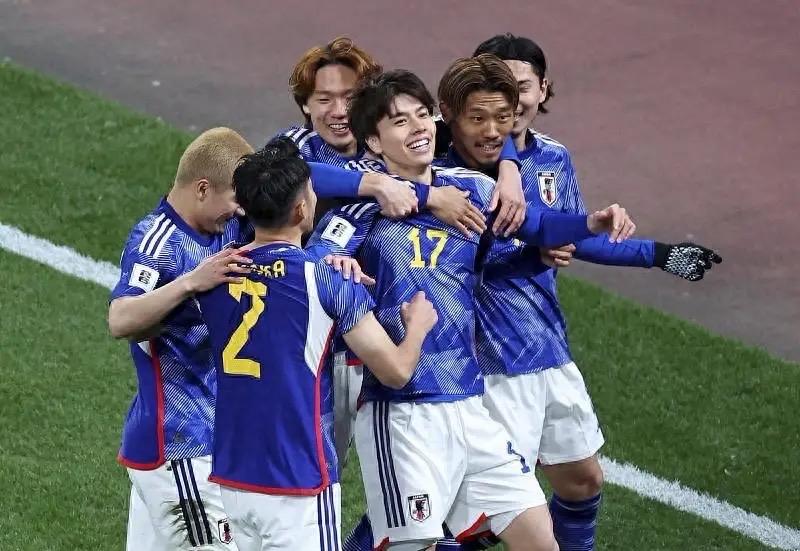 最近很多自媒体在嘲笑日本世界杯抽签抽到死亡之组这就挺好笑的有点像班里倒数第一