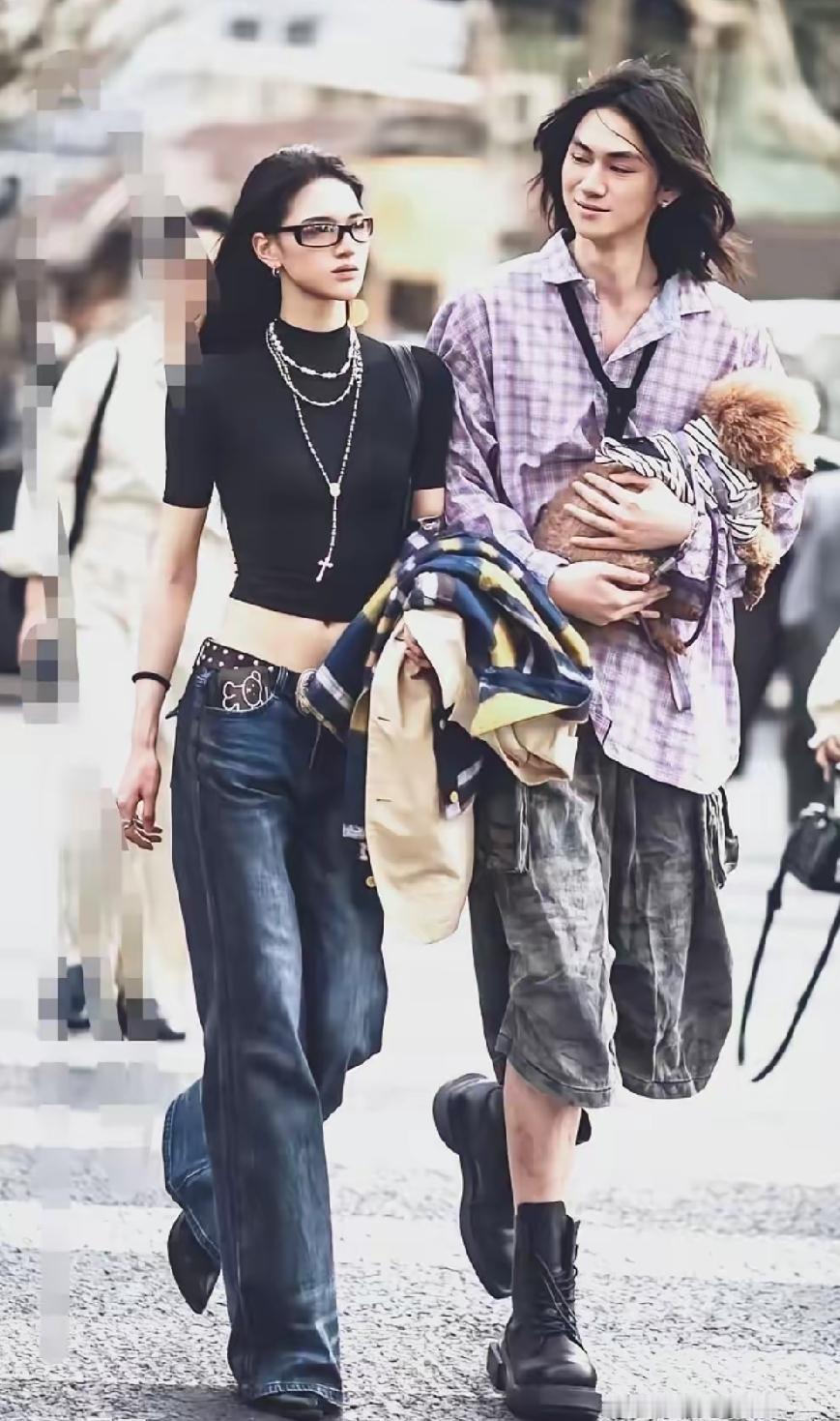 现在的年轻人不结婚不生孩子，就是这个原因吗？老实说，这一对挺俊俏的，不生孩浪