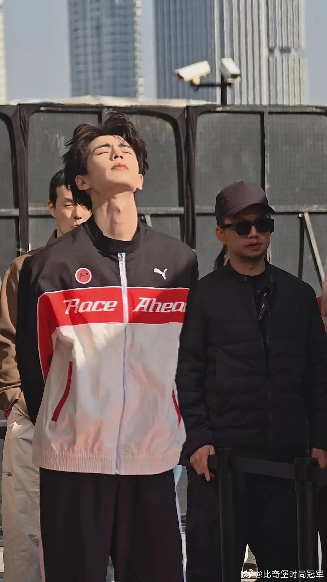 张凌赫真帅哥无惧顶光