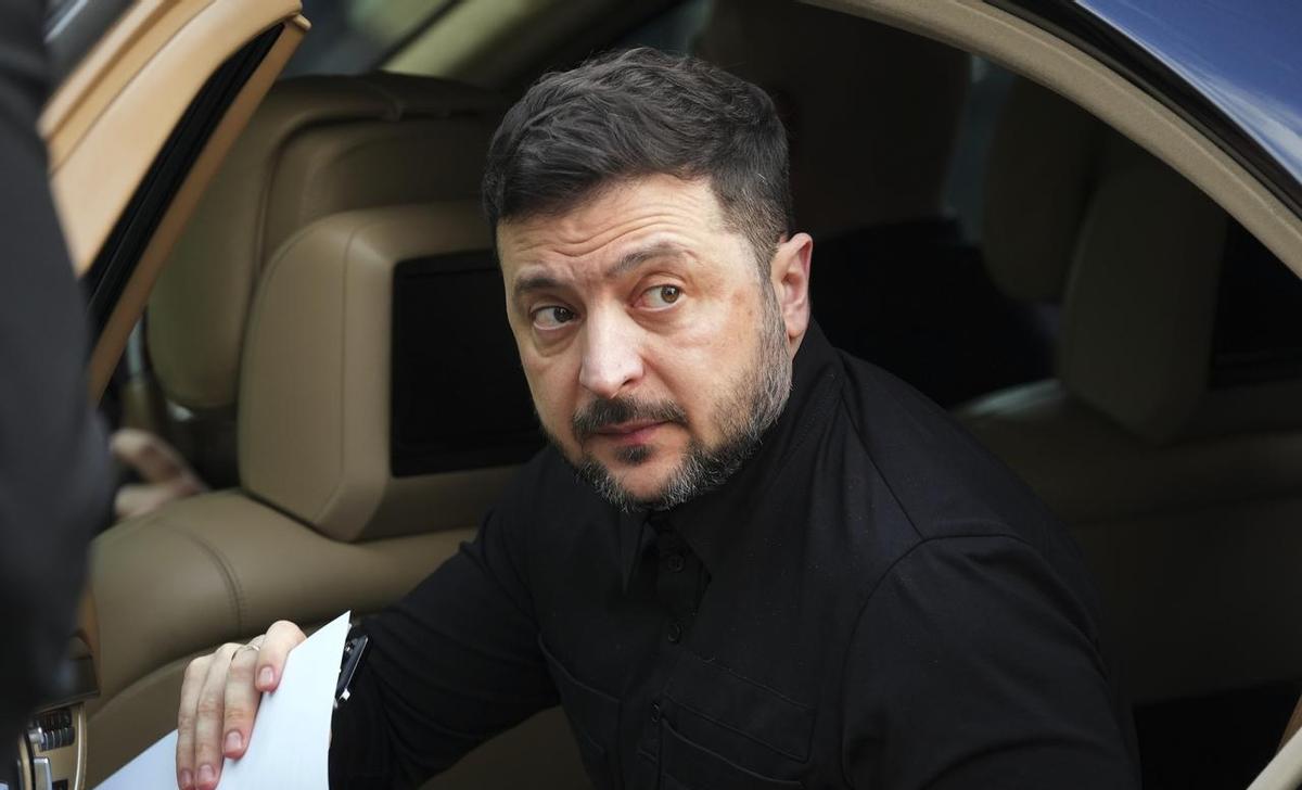 乌克兰全国电网彻底瘫痪了！基辅街头广告牌全部熄灭，敖德萨港一片漆黑，首都居民在零