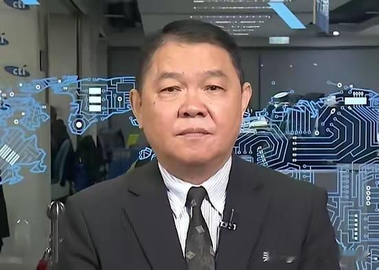 这两天台湾那边一个叫黄征辉的退役舰长上了电视，一上来就火力全开，直接把两岸议题讲