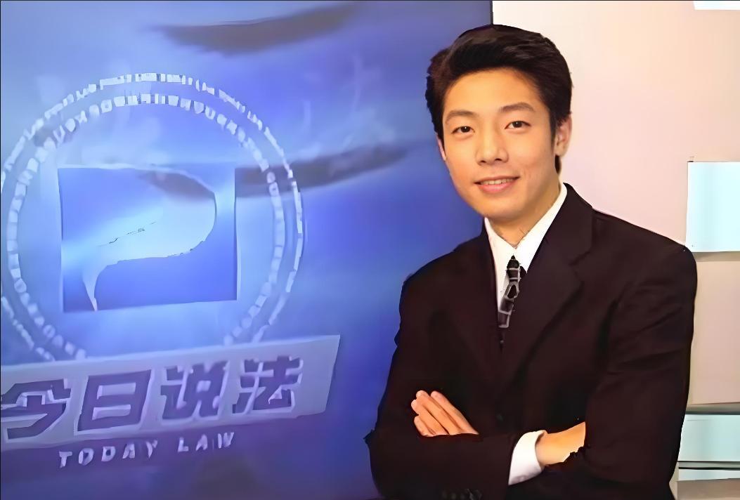 1998年，撒贝宁去央视面试，领导肖晓琳一看到他，转头就走入办公室锁上门，问同事