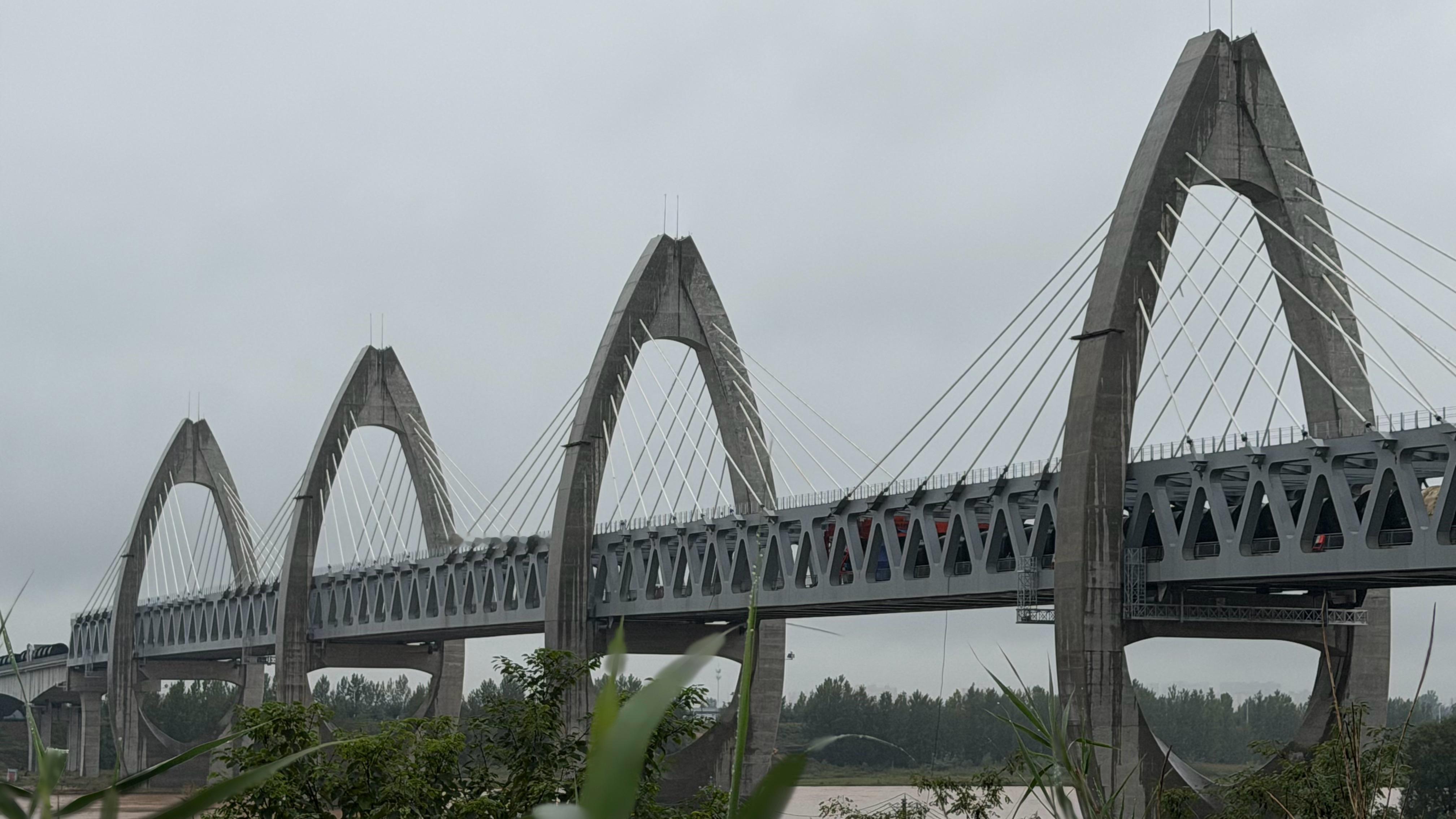 最近很喜欢的一段话：时间扑面而来，我们终将释怀，健康的活着，平静的过着，开心的笑