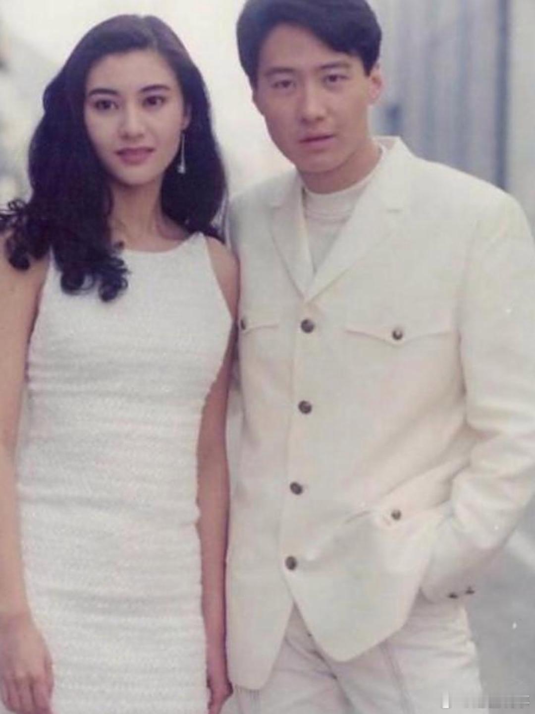 当年，李嘉欣对刘銮雄撒娇：“别再送我衣服啦，都没地方放咯！”刘銮雄豪爽地大手一挥