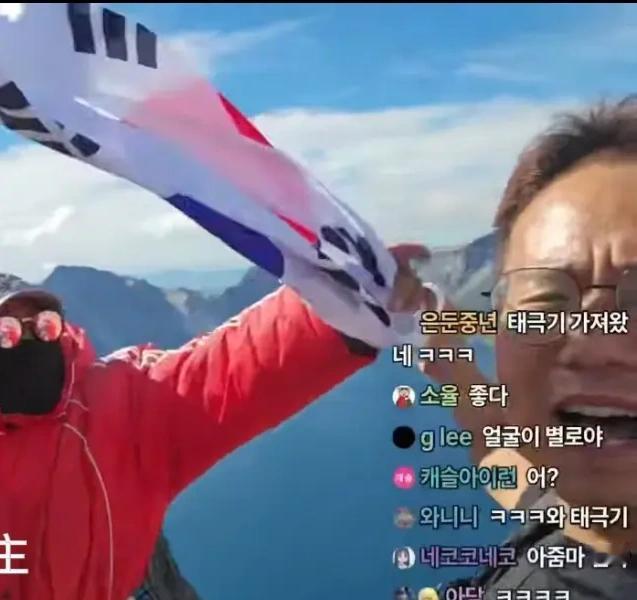 这个韩国男人去张家界被拒绝入境，原地遣返，因为他就是前段时期在长白山天池炫耀韩国