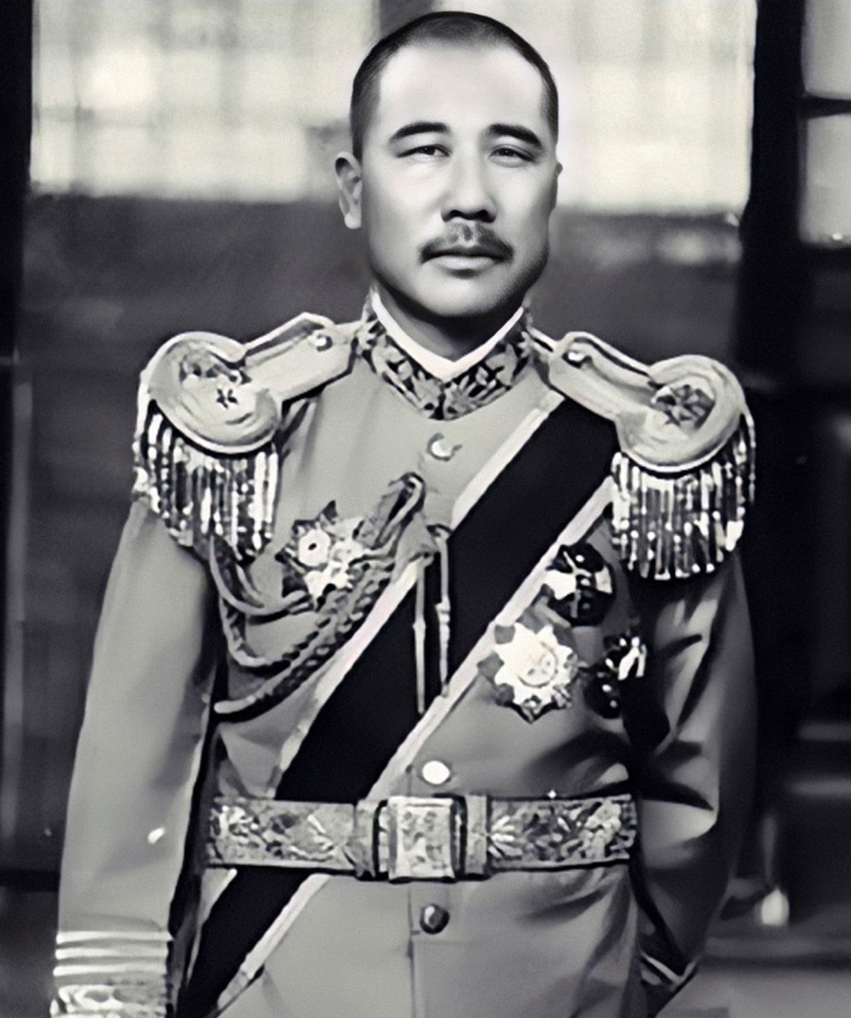 1983年，天津一条老胡同里，98岁的丁姓老太太安安静静走了。邻居都觉得她就是个