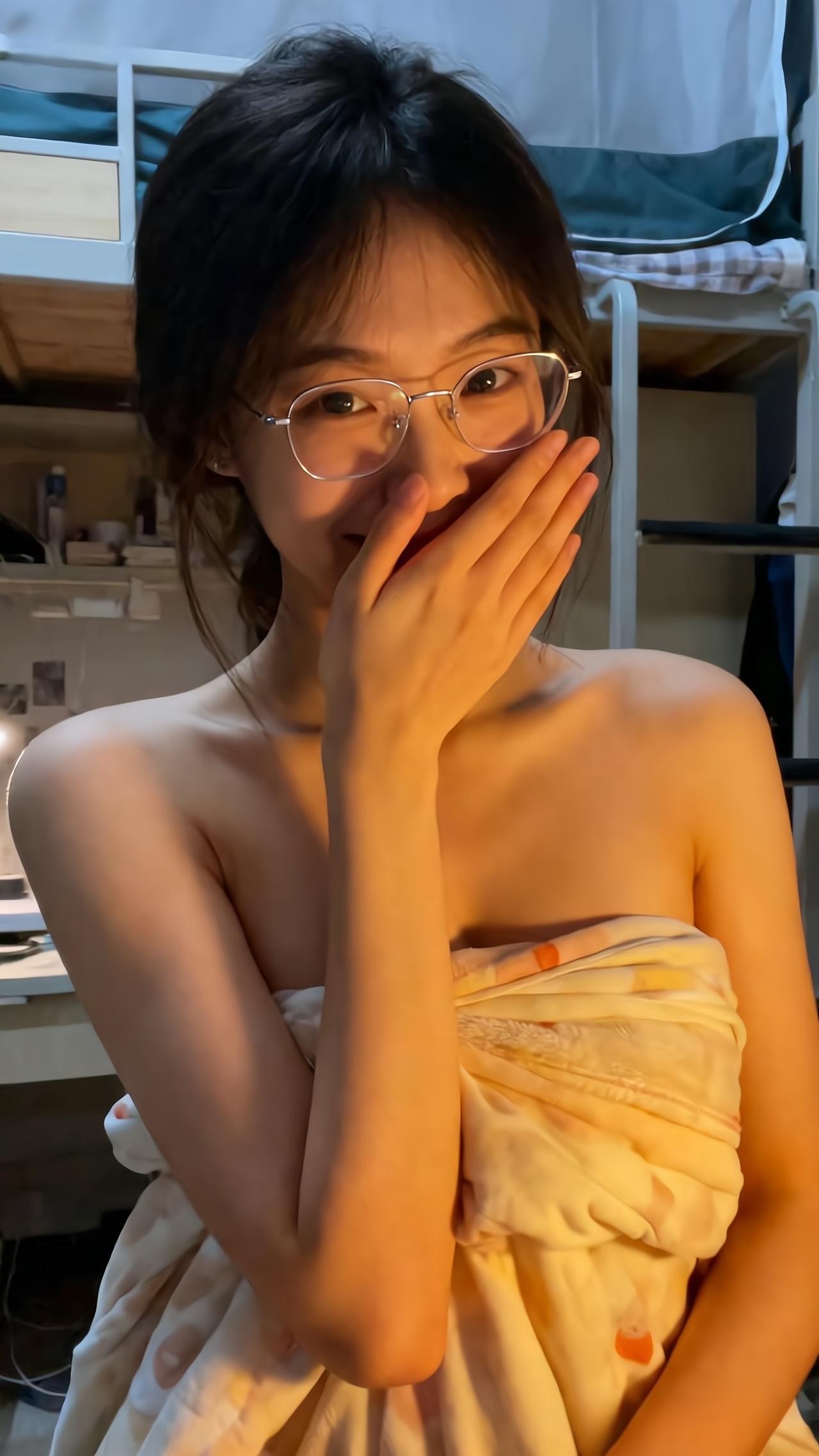 嘻嘻，告诉你个小秘密，等你回来